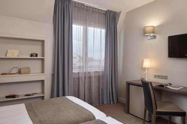 Family Room, Connecting Rooms