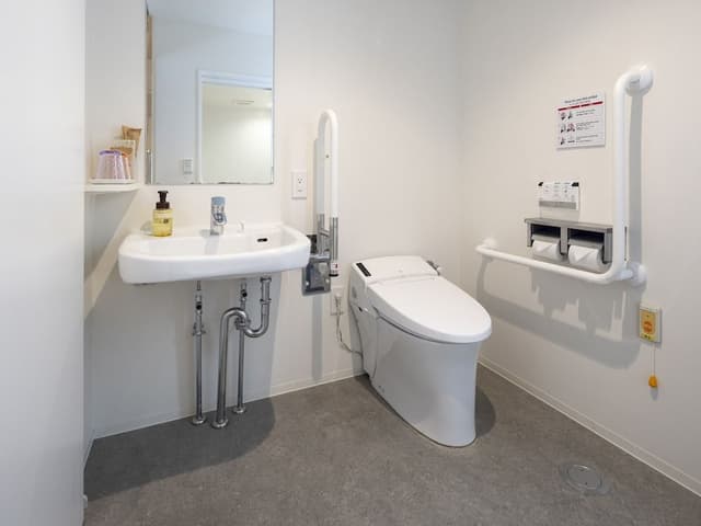 Private Accessible Queen Room