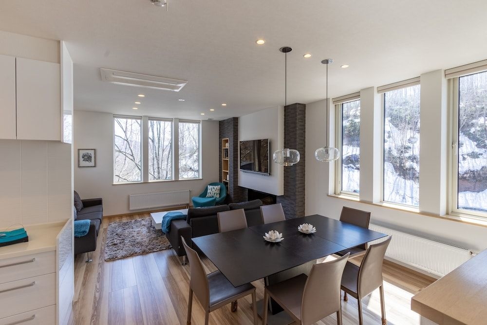 Owl House Niseko3