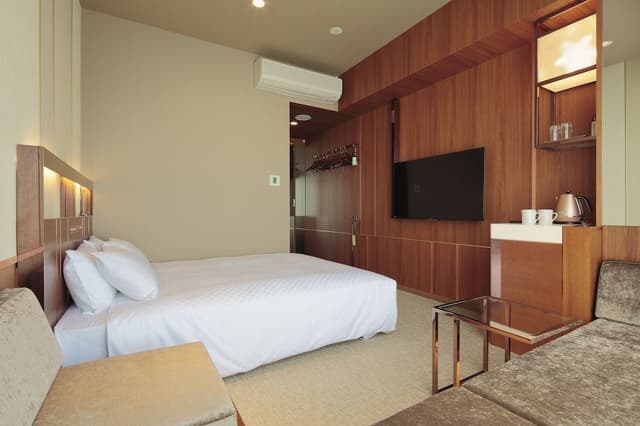 Queen Room