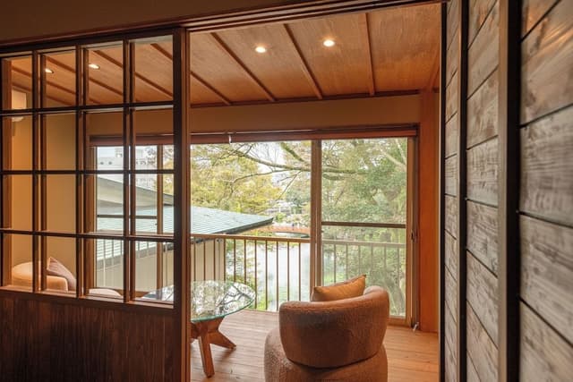 Sengen-no-ma" Family Room with Lake View