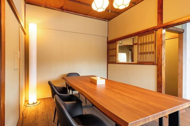 Sengen-no-ma" Family Room with Lake View