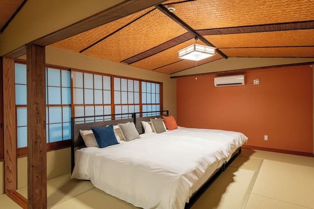 Sengen-no-ma" Family Room with Lake View