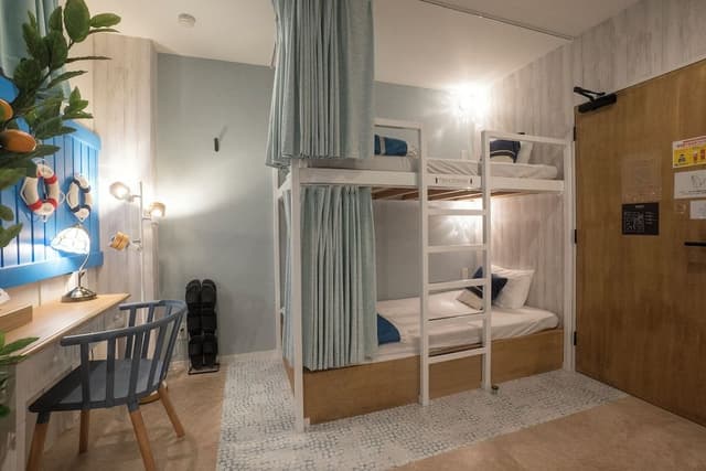 Shared Dormitory Shared Shower Room