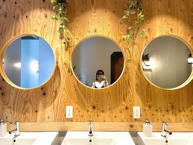 Shared Dormitory Shared Shower Room