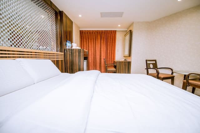 Deluxe Quadruple Room-Without Window