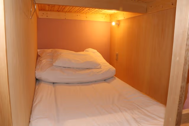 Shared Dormitory, Women only