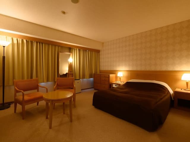 Deluxe Room, Smoking