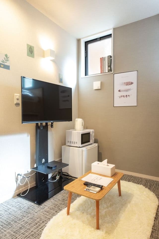 Family Room (with Shower)