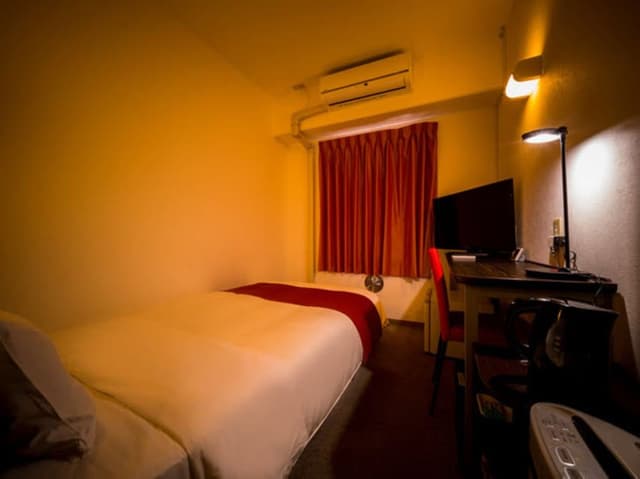 Single Room, Smoking
