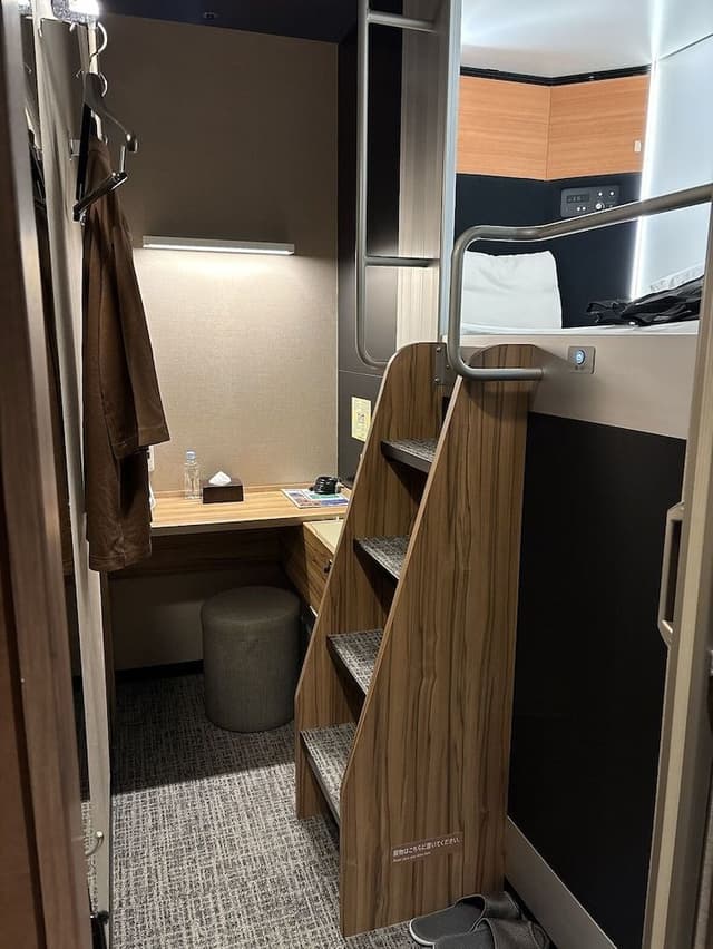Men Only, Upper Cabin