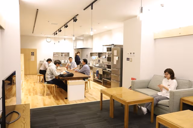 Shared Dormitory, Women only (Shared Bathroom, Over 17 years old Only, Self Bed Making)
