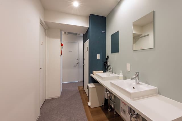 Shared Dormitory, Men only, Shared Bathroom