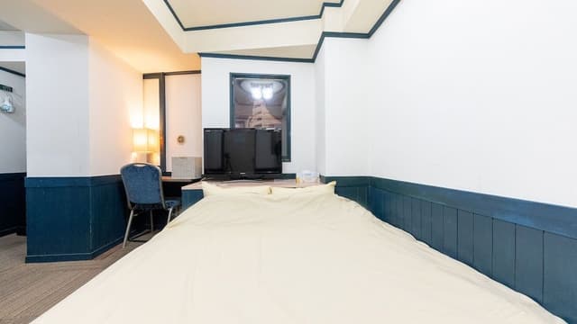 Deluxe Room, Smoking