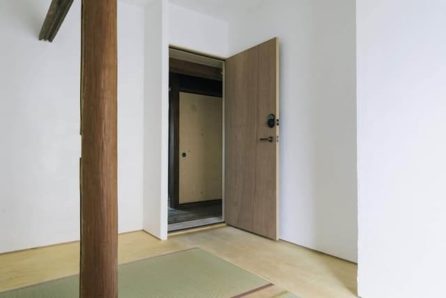 Economy Twin Room, Shared Bathroom