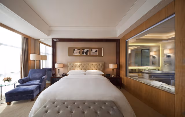 Deluxe King Room, Guest room, 1 King, City view, Low floor