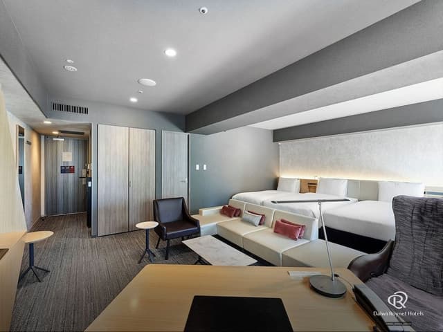 Junior Suite with two Simmons beds 110cm wide, two extra beds 97cm wide, Non Smoking