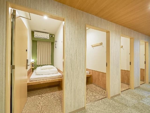 Private Single Room with Shared Bathroom