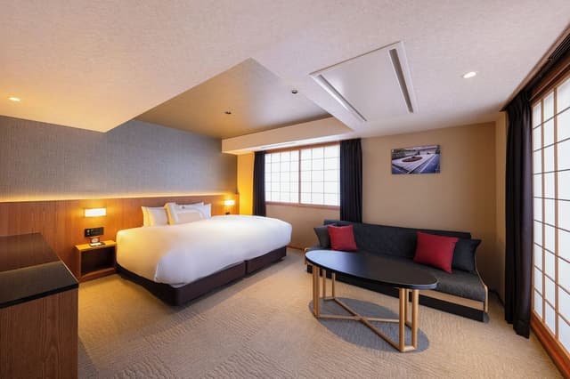 Deluxe King Room B