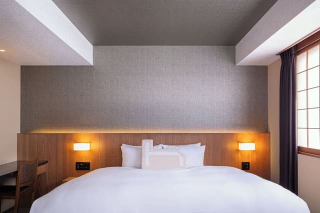 Deluxe King Room B