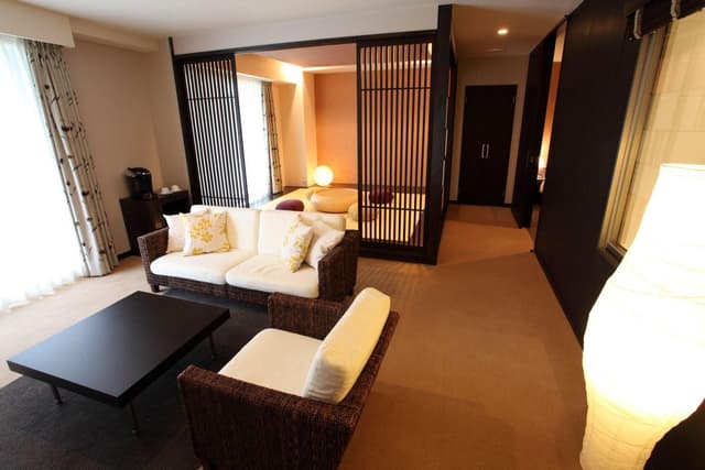 Shin Deluxe Japanese-Western Style Room