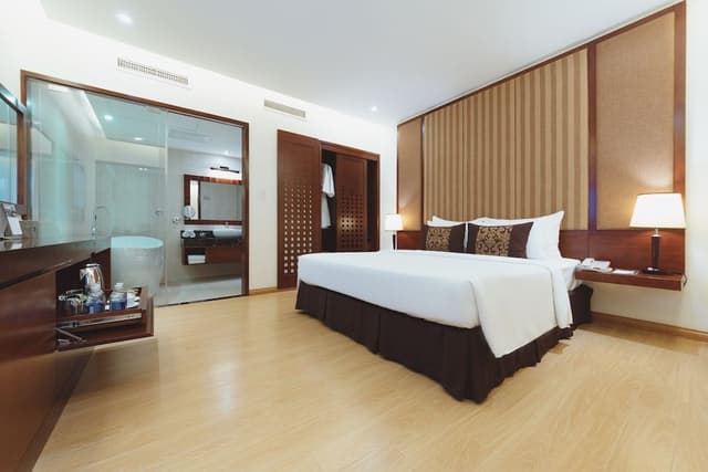 Paragon Suite City View Room