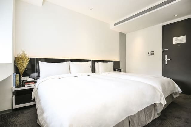 Deluxe Triple Room, Bathtub, City View