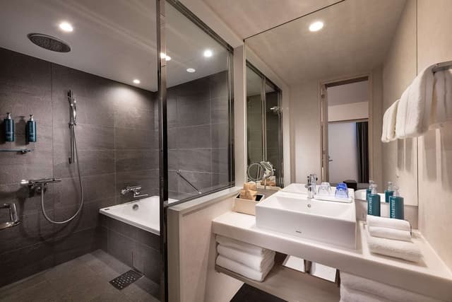 2 TWIN PREMIUM ROOM HIGH FLOOR