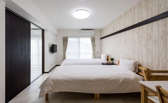 Twin Room B