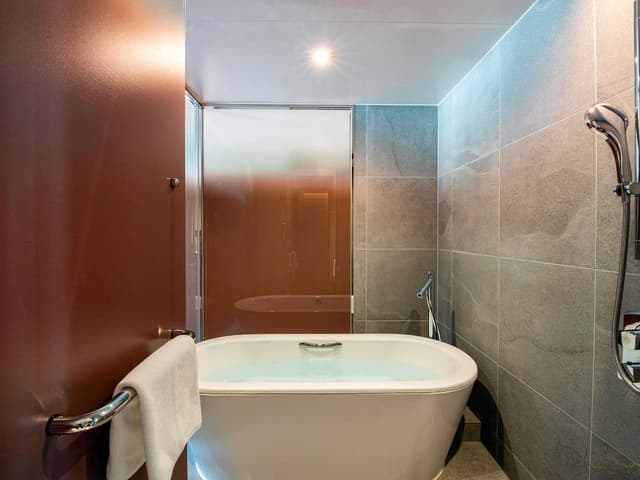 Superior Suite, 1 King Bed, Club Lounge Access