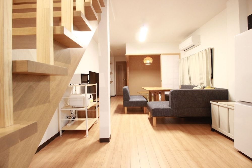Stylish Central Tokyo Apartment with Balcony0