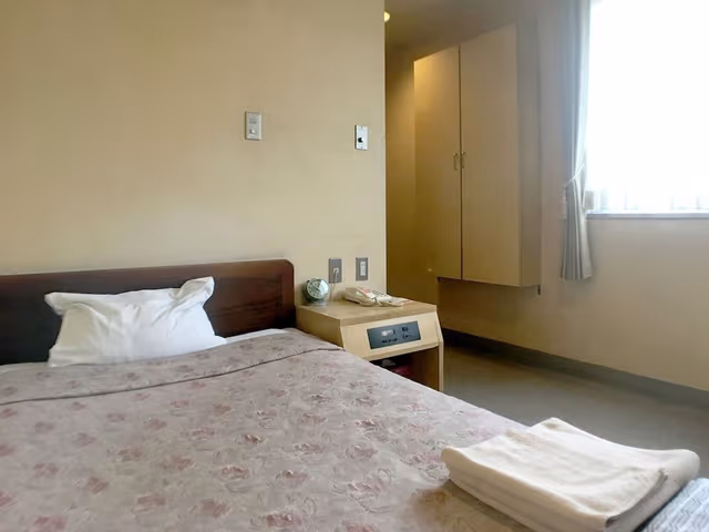 Standard Single Room, Smoking