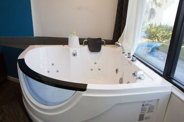 1 King Bed, Jetted Tub, Oceanfront