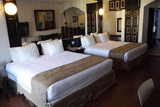 2 King Beds, Non-Smoking, Wet Bar, Refrigerator