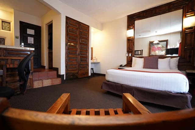 1 King Bed, Non-Smoking, Junior Suite, Refrigerator