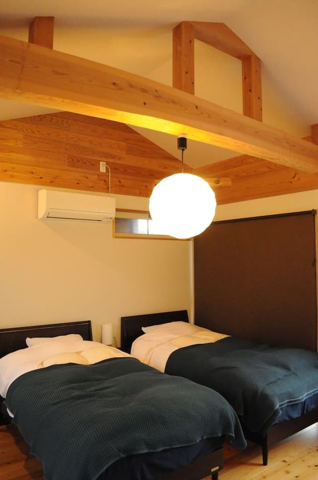 Standard Twin Room B