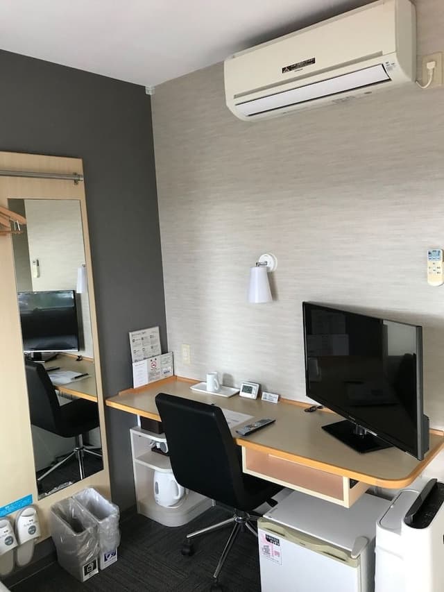Single Room, Smoking