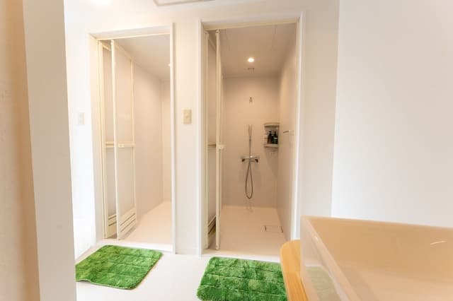 Japanese-style,for 4 people,shared bathroom,towels not provided, no air conditioning,Non Smoking