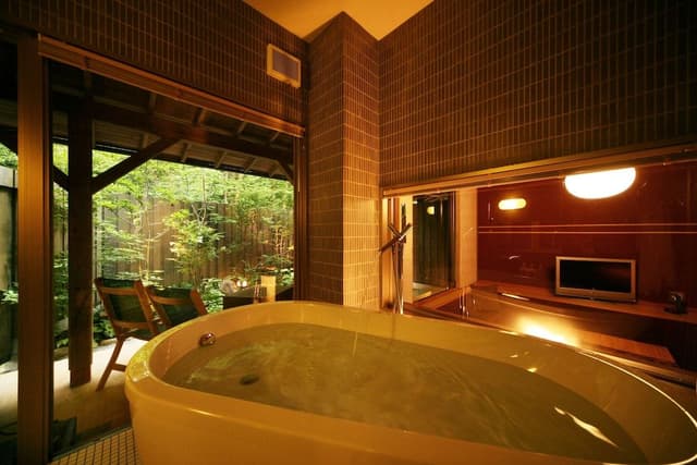 Quadruple Room with Private Bathroom
