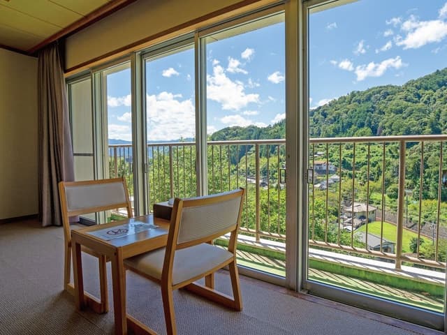 Japanese Style Room for 5 Guests with Shared Bathroom