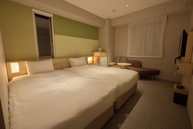 Hollywood Twin Room, Smoking