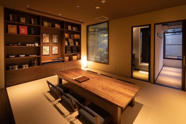 Suite with Semi-open-Air Bath, 90m2