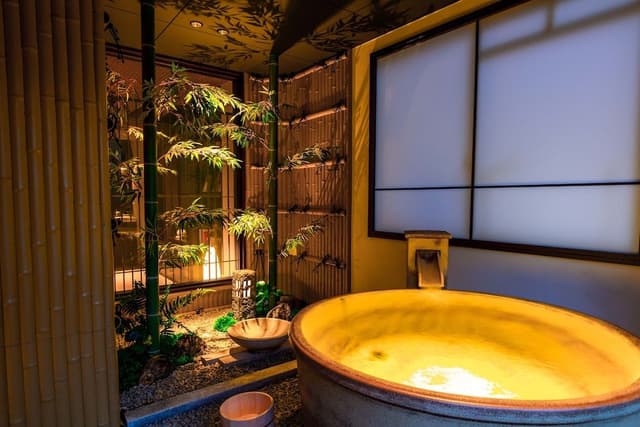 Suite with Semi-open-Air Bath, 90m2