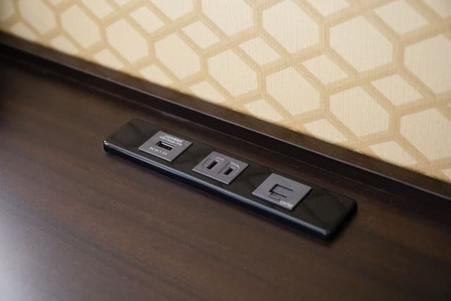 Semi-Double Room, Smoking