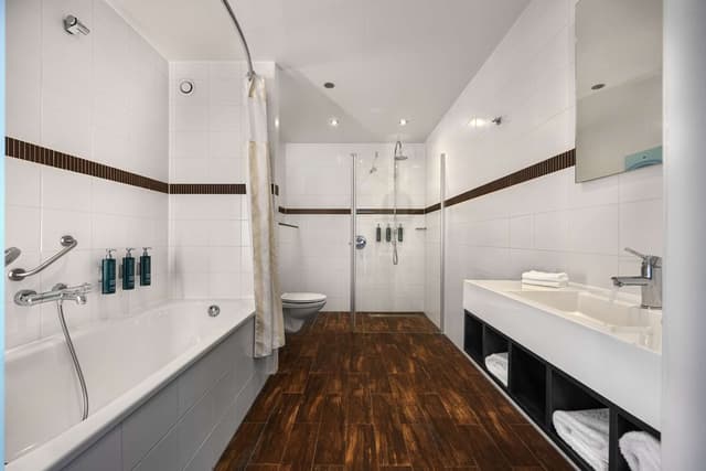 KING DELUXE ROOM