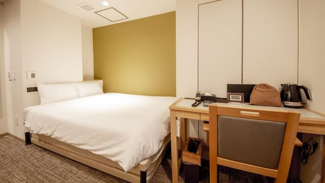 Large Double (with Hider Bed), Non Smoking