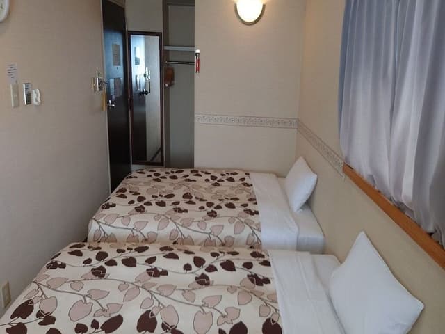 Basic Twin Room, Smoking
