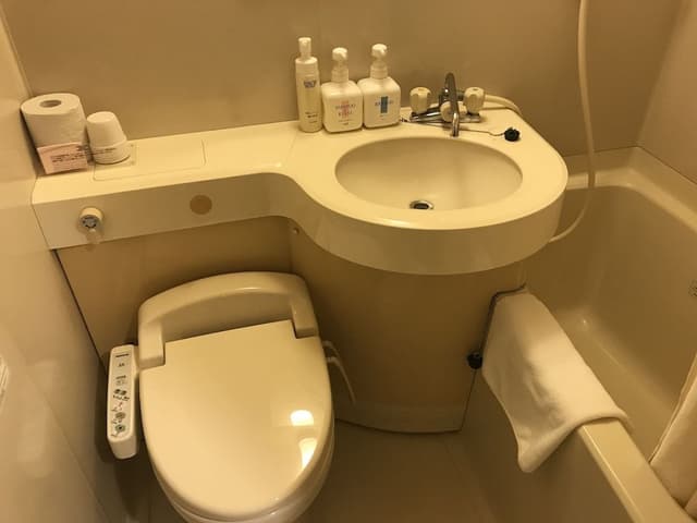 Basic Twin Room, Smoking