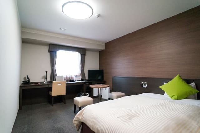 Single Twin Room, Smoking