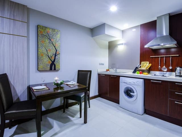 Deluxe Suite, 1 King Bed, Balcony